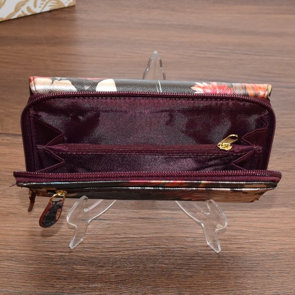 USED Wallet - Picture 3 of 15